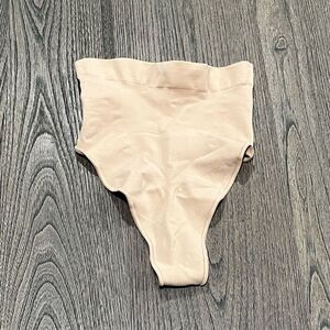 NWOT Skims Sculpting Mid Waist Thong - Size S/M
